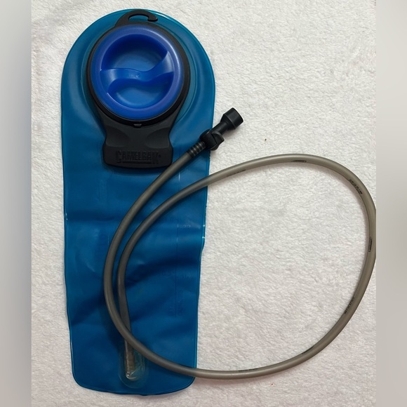 Camelbak camouflage hydration hike/hunt backpack bundle w/ 2 bladders 1.5L&3L - Picture 4 of 9